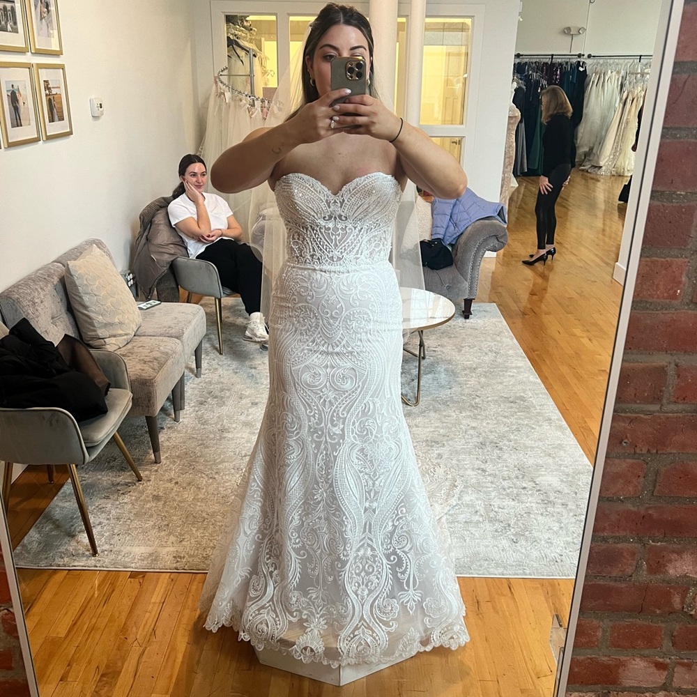 Elegant White Lace Strapless Gown